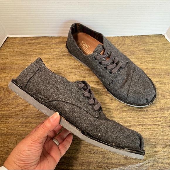 TOMS Casual Gray Lace-up Sneakers Size 10
